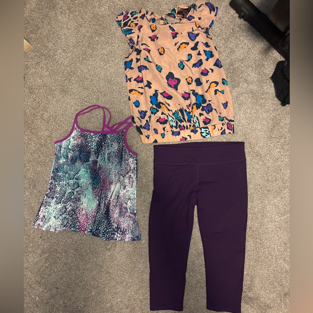 Small woman’s clothes 3 items set excellent condition